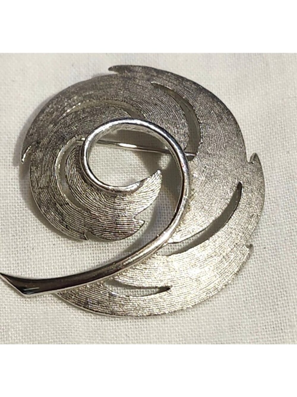 Vintage 1950s Hedy Silver Tone Swirl Brooch Pin Textured Polished Finished Mid-C